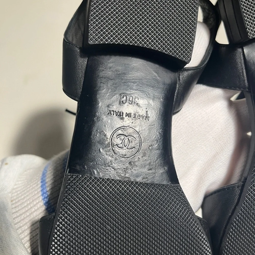 Sold Taking offers! CHANEL Black Knot-Detail Slingback Sandals